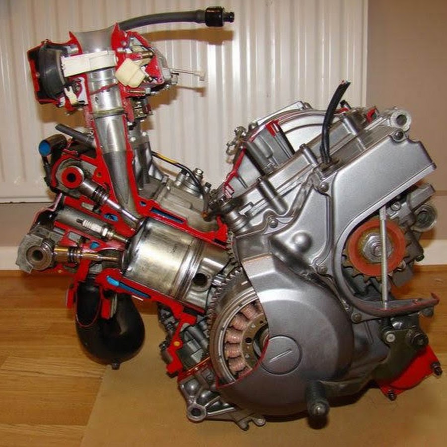 Самодельные двигателя видео. Двигатель Ямаха 750. Самодельный двигатель для мотоцикла. Двигатель спортивного мотоцикла. Двигатель спортбайка.